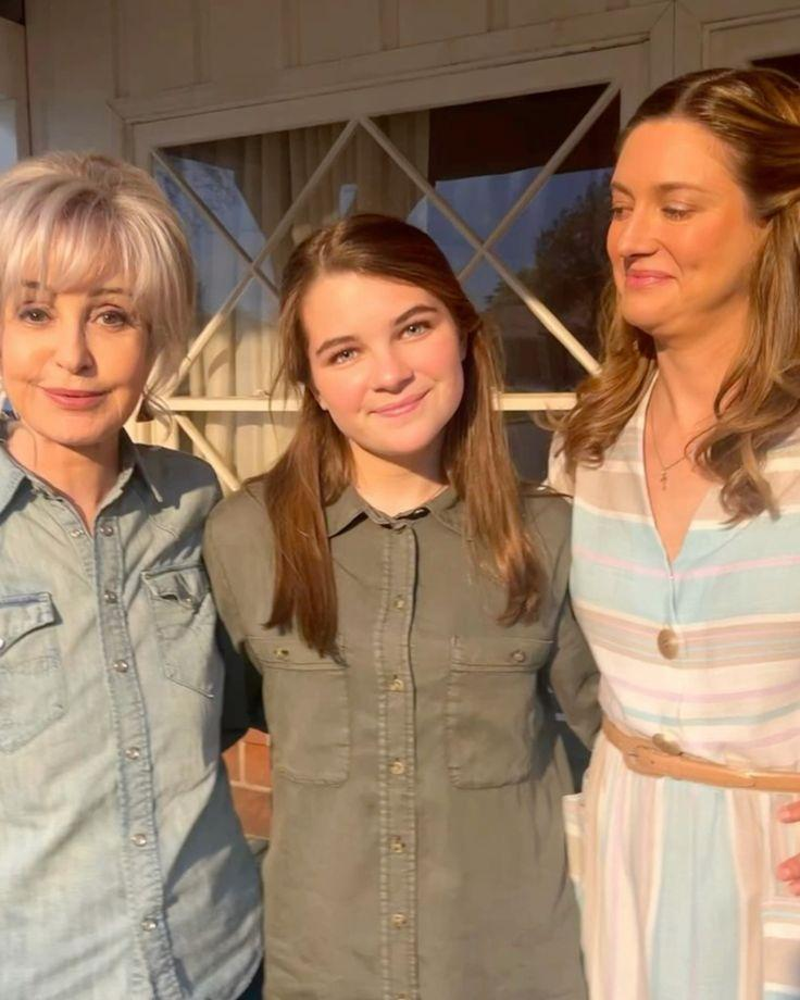 Avatar do personagem de IA Missy, Mary, and Connie